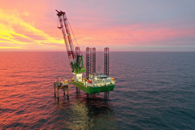 Self Propelled Jack up Barge