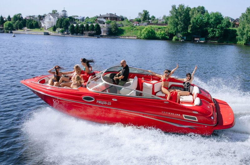 Красный катер