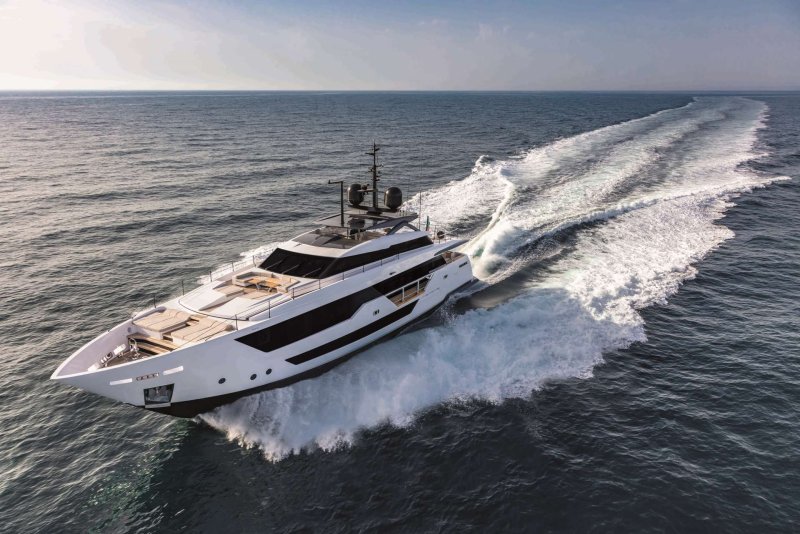 Ferretti 101 Custom line