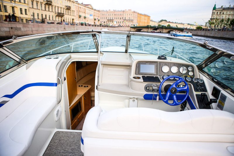 Катер Formula 330