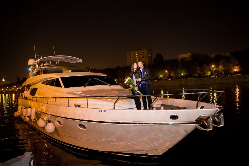 Катер прогулочный