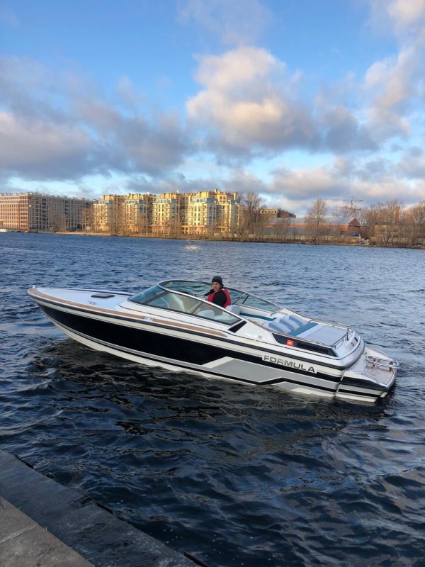 Formula 28 катер