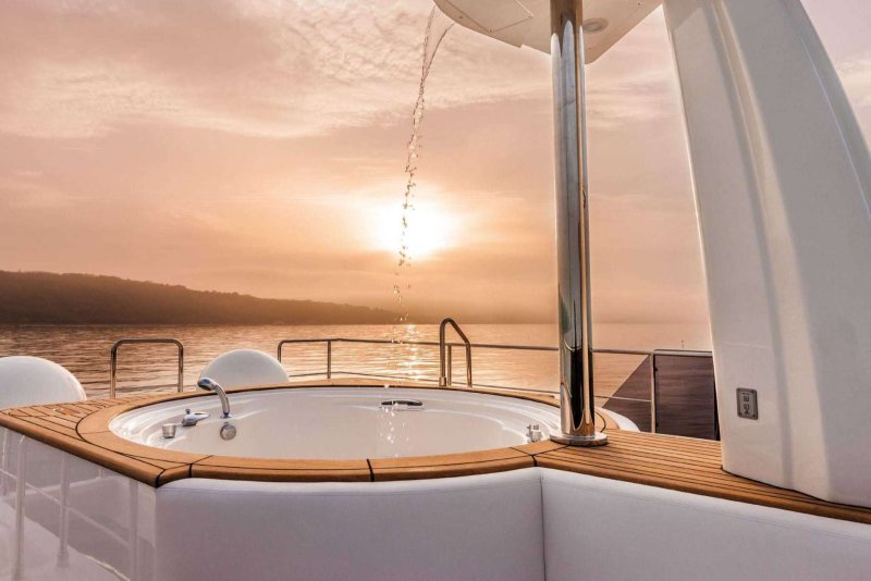 Моторная яхта Ferretti