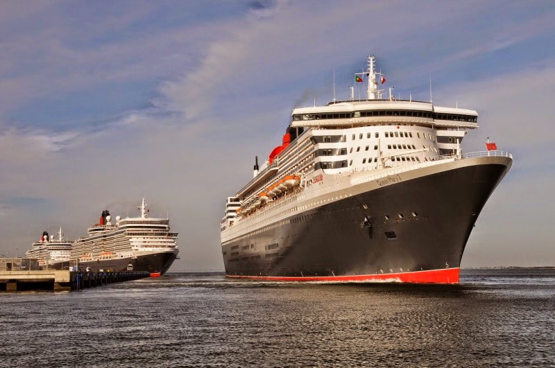 Океанский лайнер Queen Mary 2