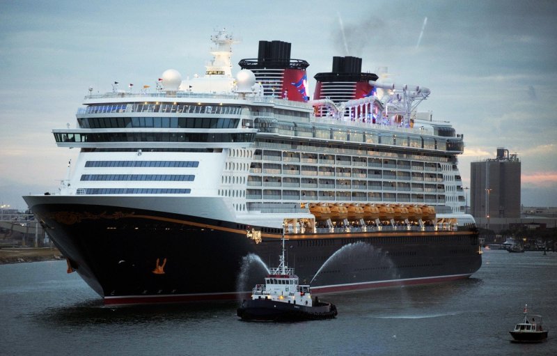 Круизный лайнер Disney Dream