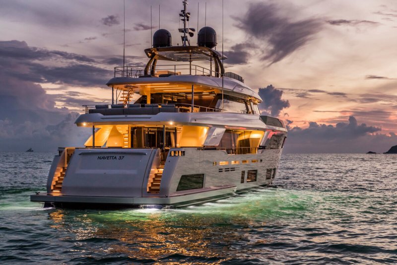 Custom line Navetta 37