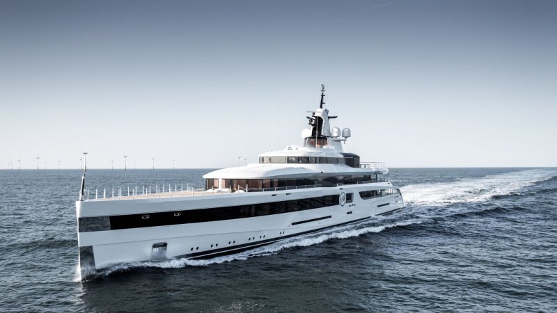 Feadship Lady s back