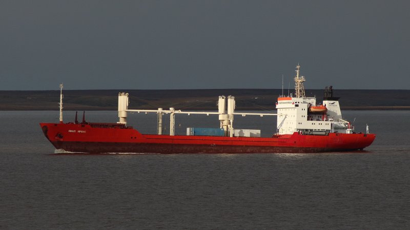 Ямал Ирбис судно