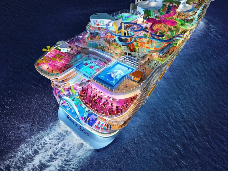 Круизный лайнер icon of the Seas