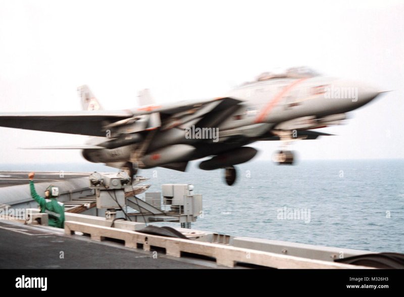 F14 Tomcat на палубе