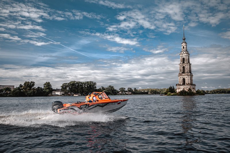 Водохранилище на 200 километров больше его поездка на катере