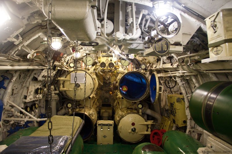 Центральный пост подводной лодки 667