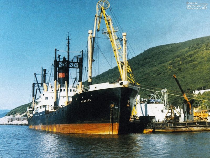 Пароход Кузбасс ДВМП