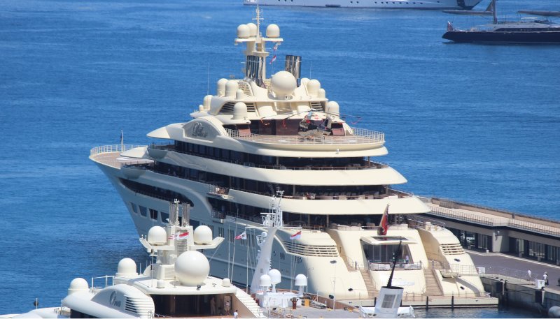 Яхта Dilbar Алишера Усманова