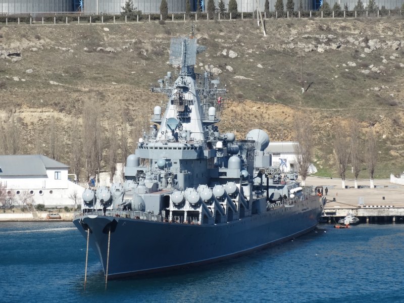Флагман Черноморского флота крейсер Москва