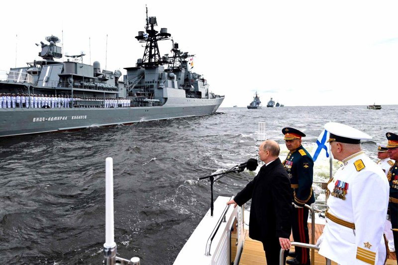 Путин на параде ВМФ В Санкт-Петербурге