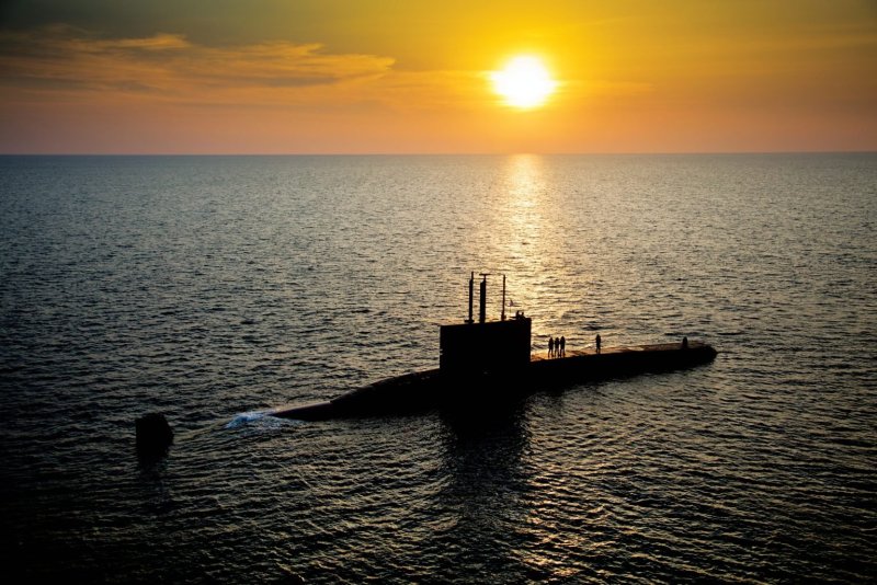 Подводная лодка в море