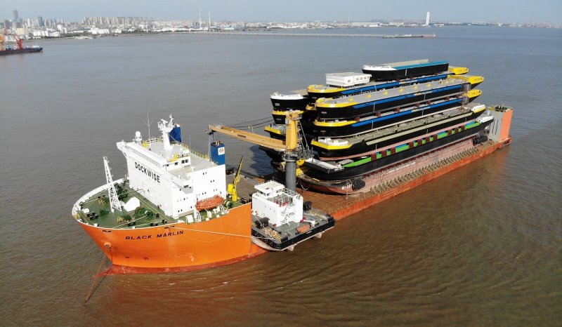 Heavy-Lift Carrier