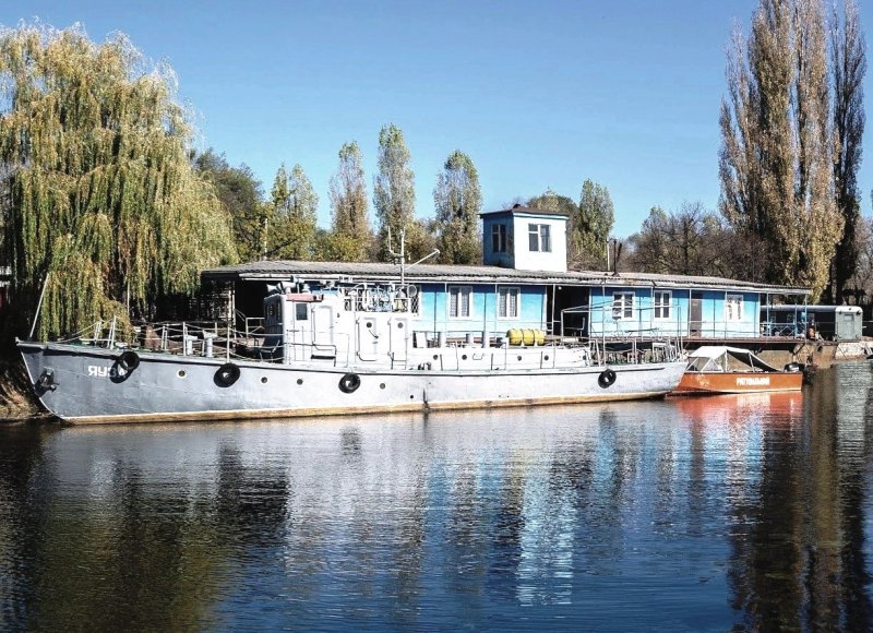 Водный транспорт теплоход