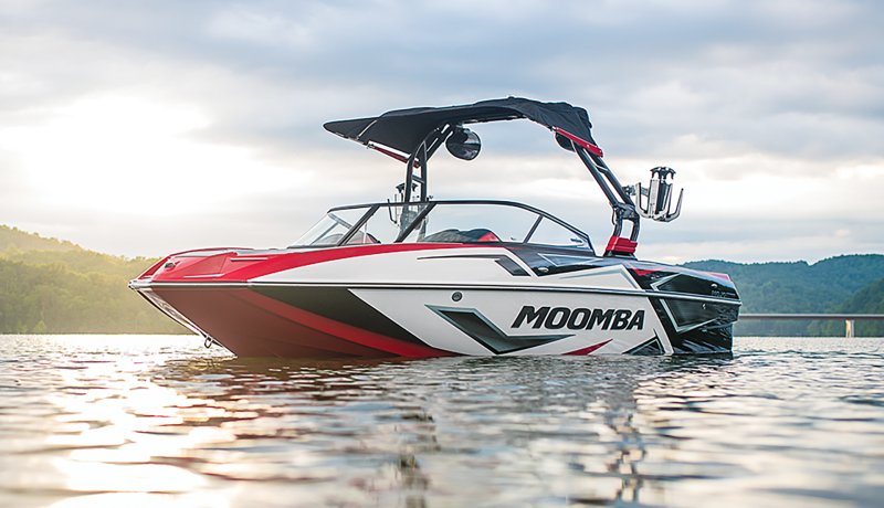 Лодка Moomba