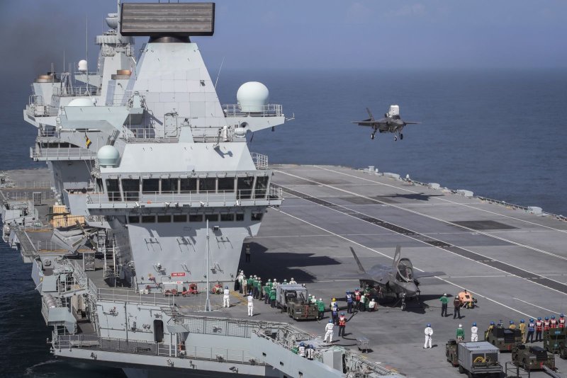Британский авианосец HMS Queen Elizabeth