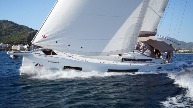 Парусная яхта Red Marlin