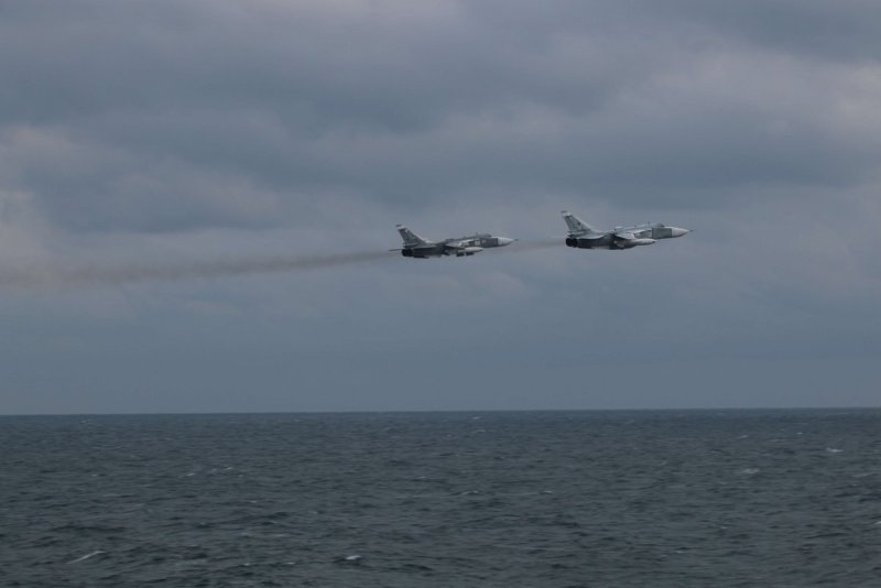 Самолет Су 24 ВМФ России