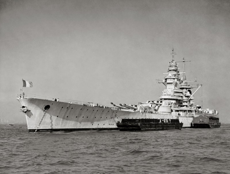 Линкор Richelieu («Ришелье»).
