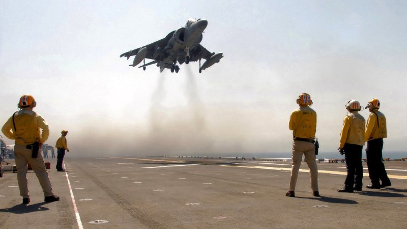 Av-8b "Harrier" авианосец