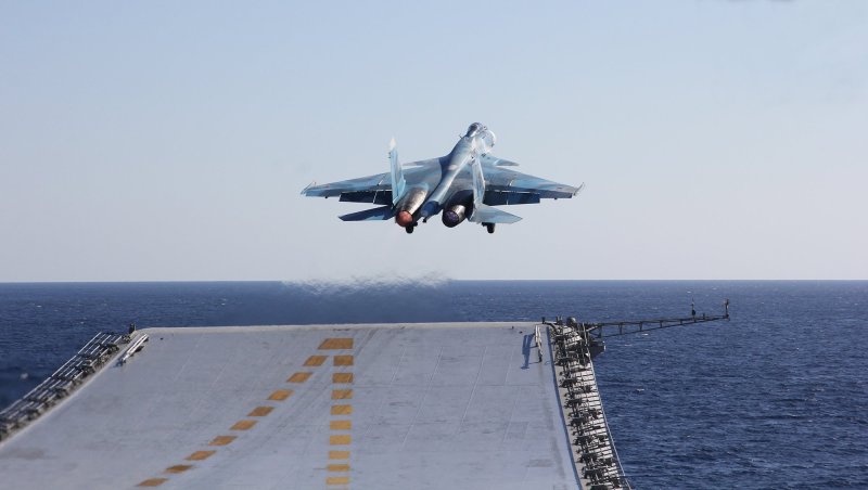 Взлет Су 33 с палубы Кузнецова