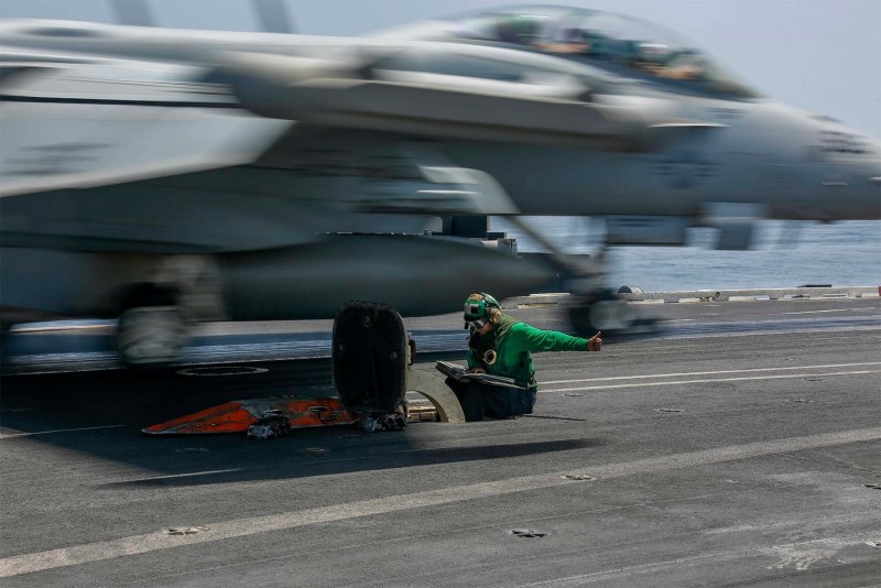 В-25 «Mitchell» взлёт с авианосца