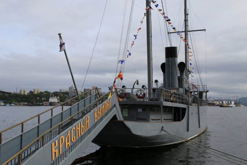 Красный Вымпел корабль во Владивостоке