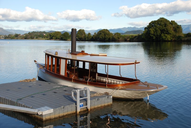 Паровой катер Steamboat