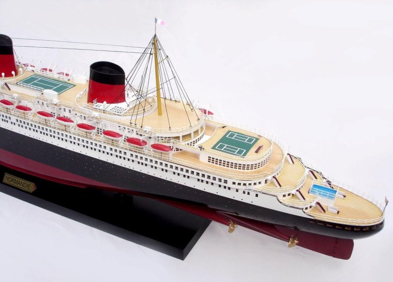 Модель корабля SS Normandie