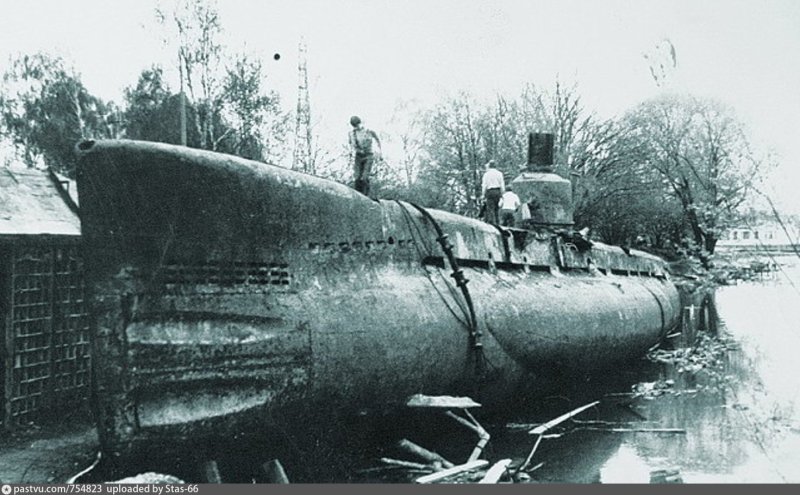 Подводная лодка м на Химкинском водохранилище