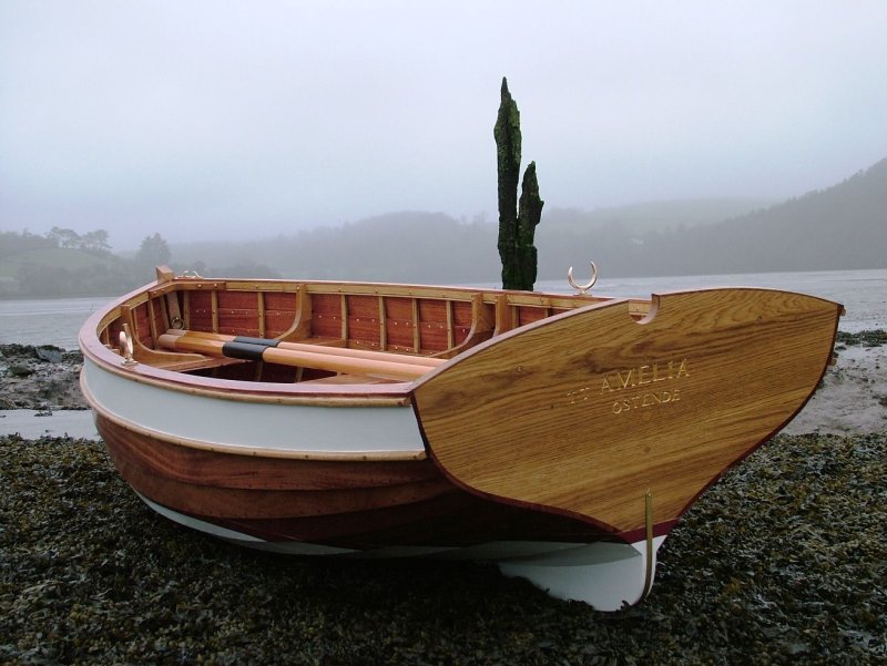 Катер Dinghy