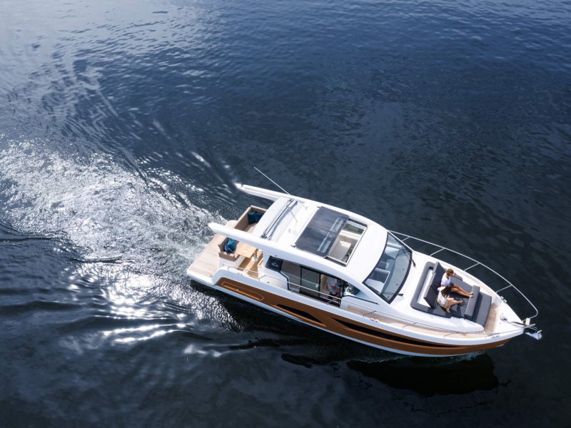 Sealine 390 яхта