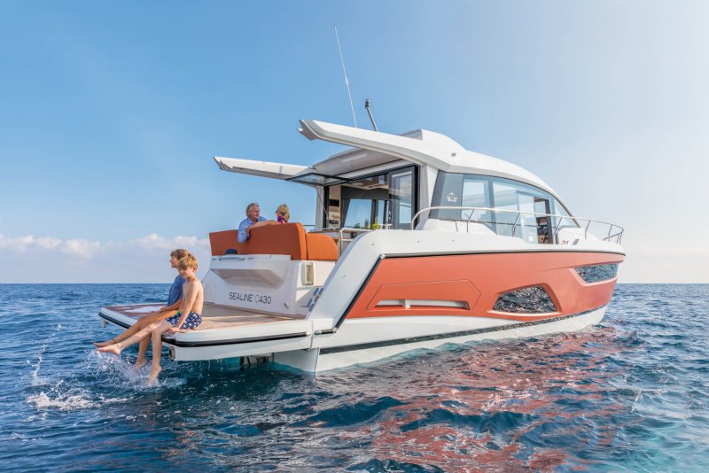 Лодка Sealine c430