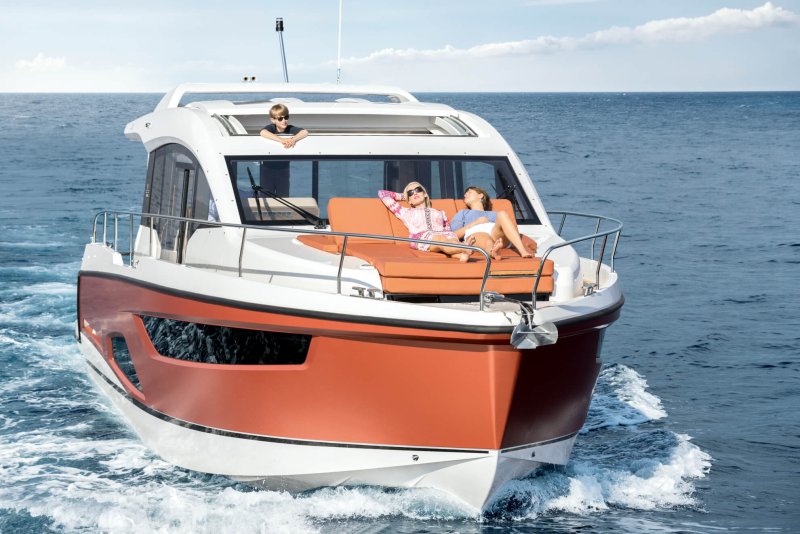 Лодка Sealine c430