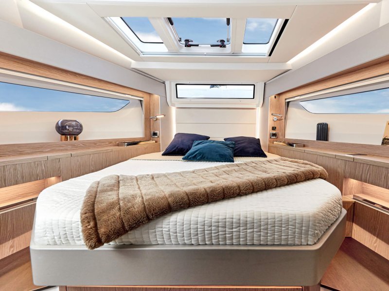 Sealine c390