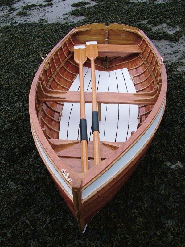 Лодка Dinghy