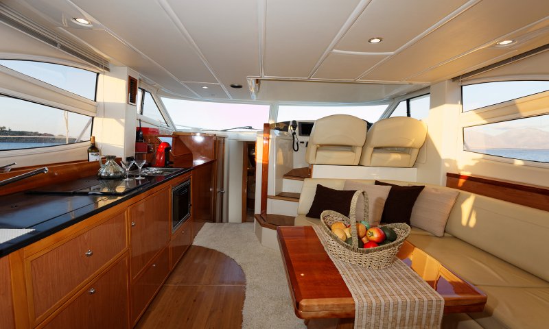 Яхта Sealine f33