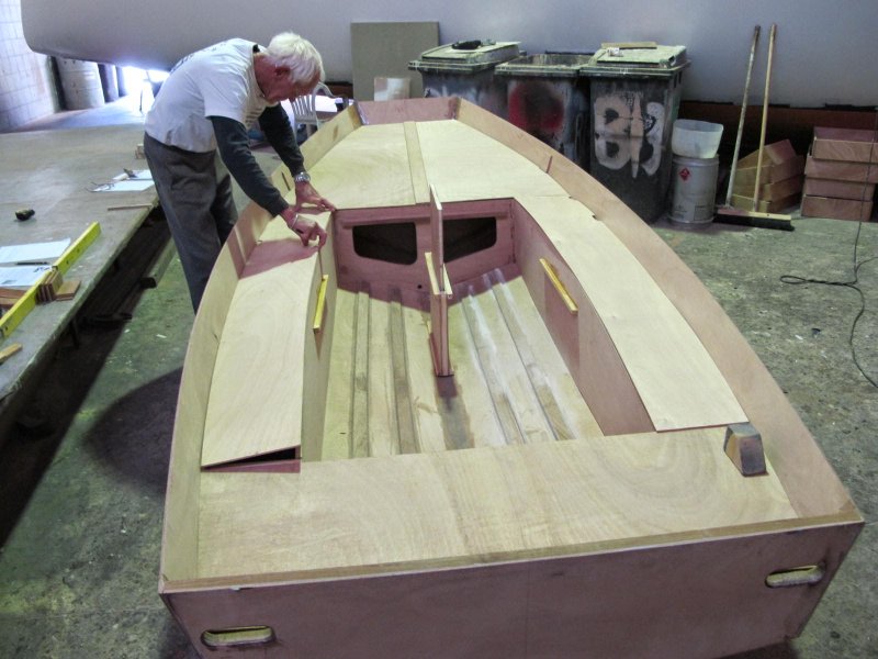 Лодка Dinghy