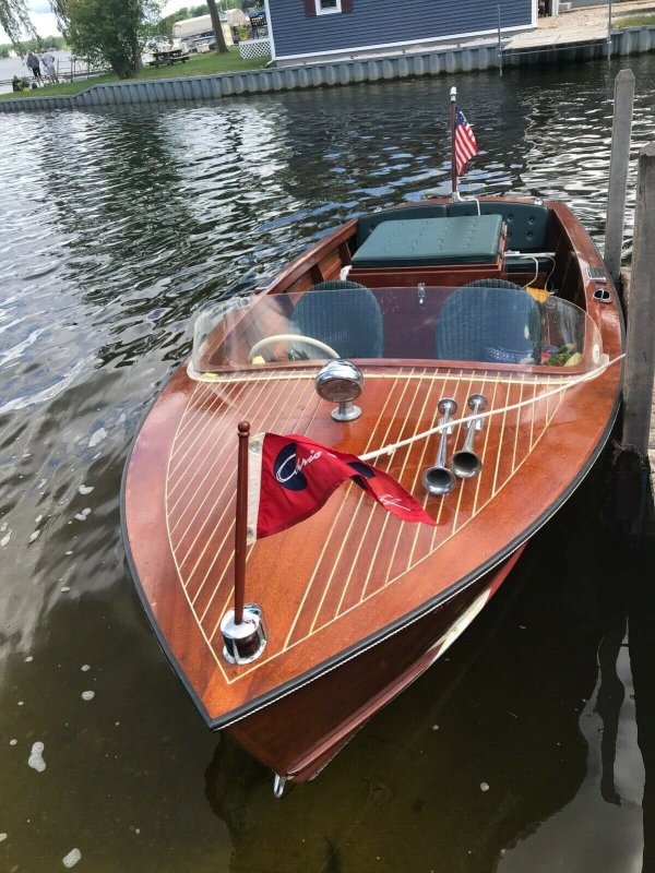 Barrelback 19' фирмы Chris Craft