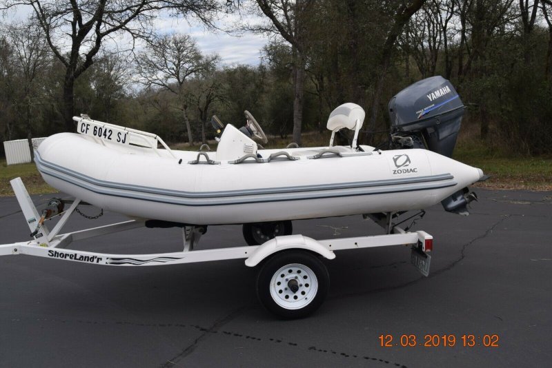 Лодка Zodiac Yachtline 260
