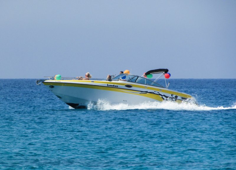 Speed Boat катер