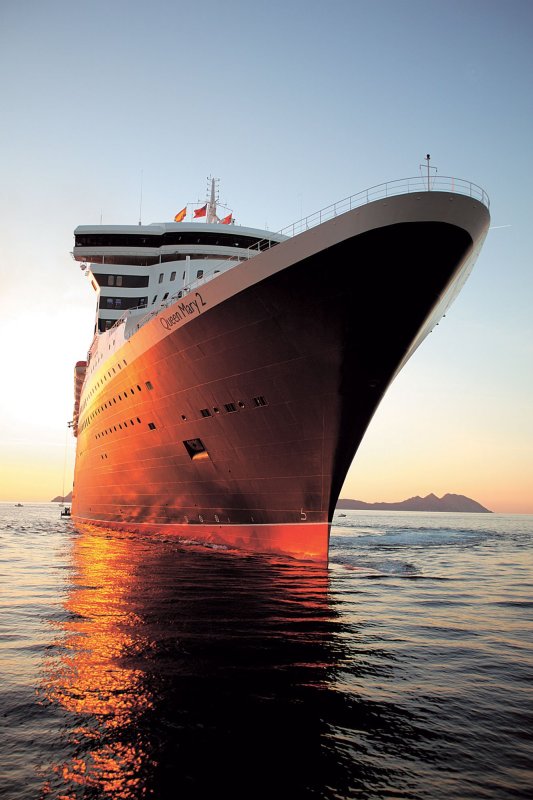 Океанский лайнер Queen Mary 2