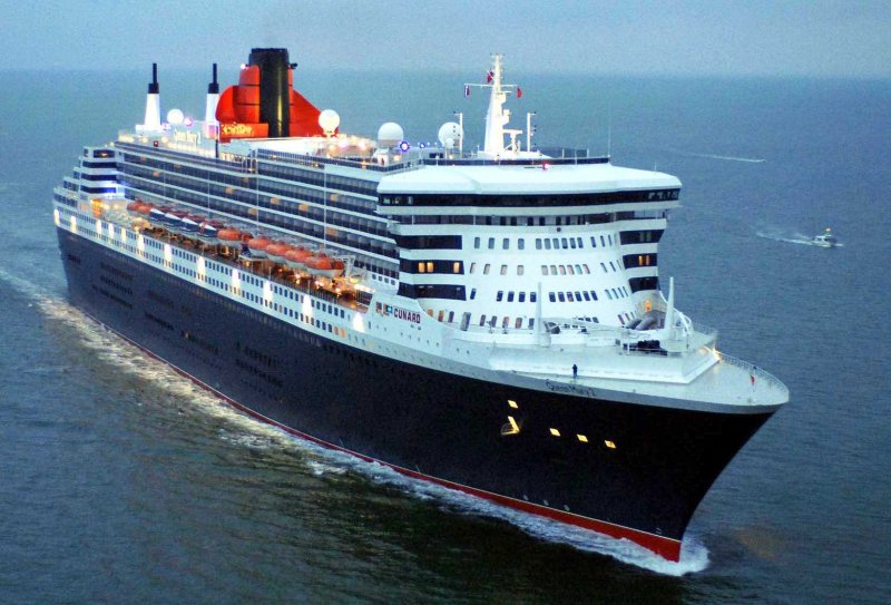 Круизный лайнер Queen Mary 2