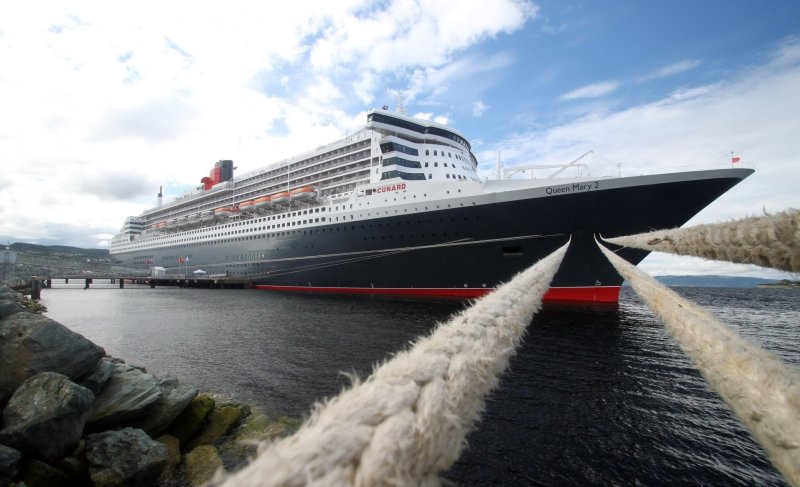 Океанский лайнер Queen Mary 2