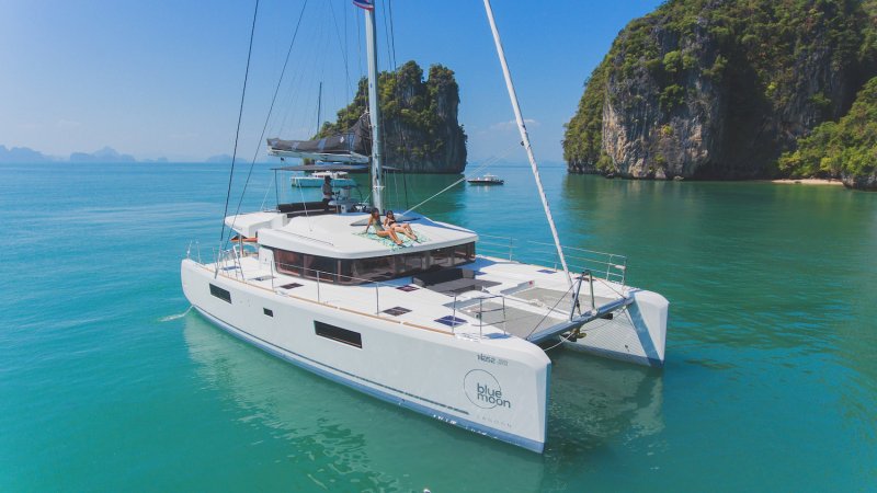 Яхта катамаран Lagoon 52